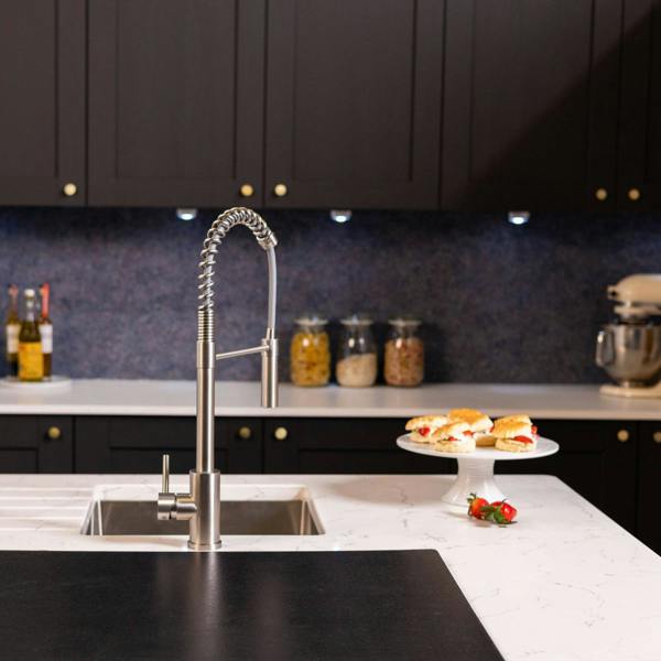 Flode Fjädra | Pull Out Kitchen Sink Mixer Tap | Spring Style Mixer Tap | Brushed Steel | Square Head