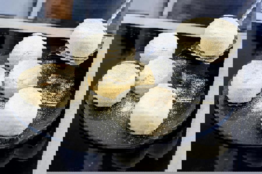 KitchenCraft Cast Iron 27cm Black Steel Baking Stone