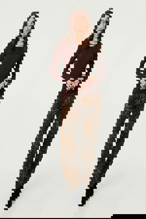 Brown | Long Sleeve Slim Scoop Neck Top