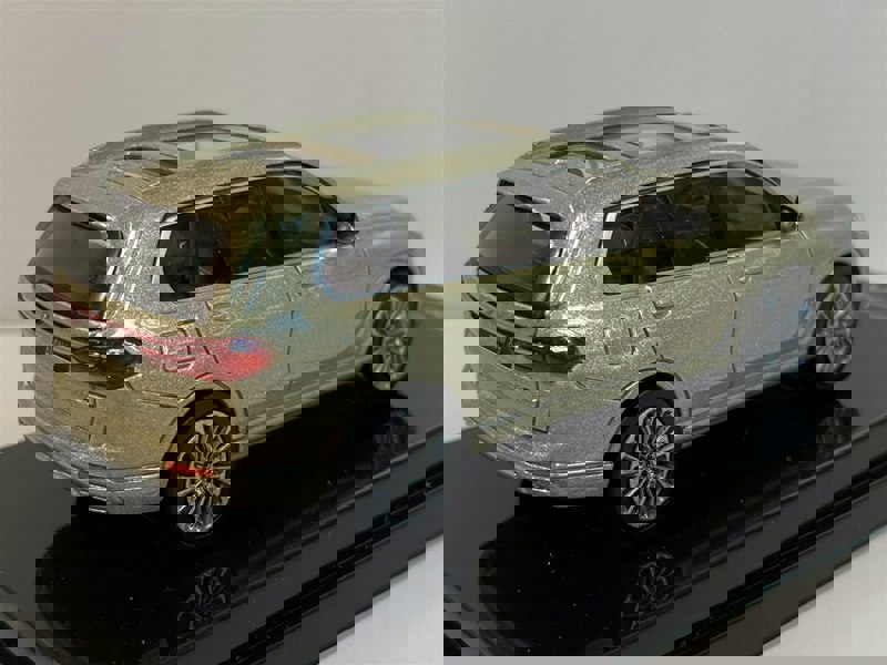 bmw x7 sunstone 1:64 scale paragon 55196l