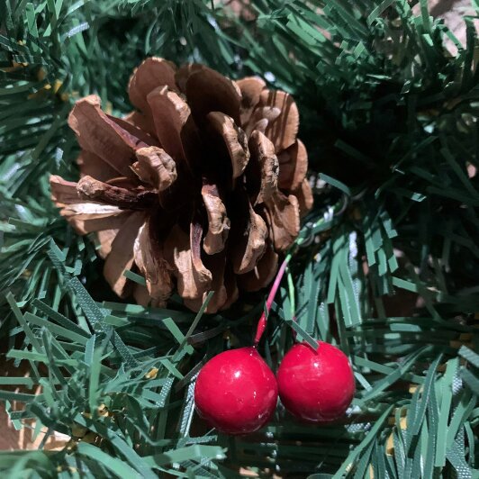 Samuel Alexander Premier 270cm (9ft) Christmas Garland Decoration With Red Berries & Cones