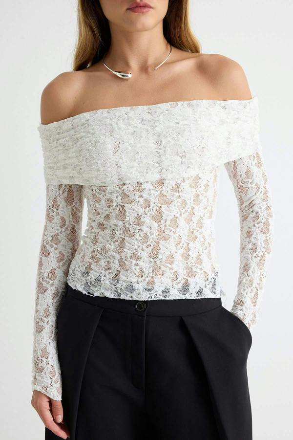 WOVCOR Fitted Carmen Neck Long Sleeve Lace Knit Blouse
