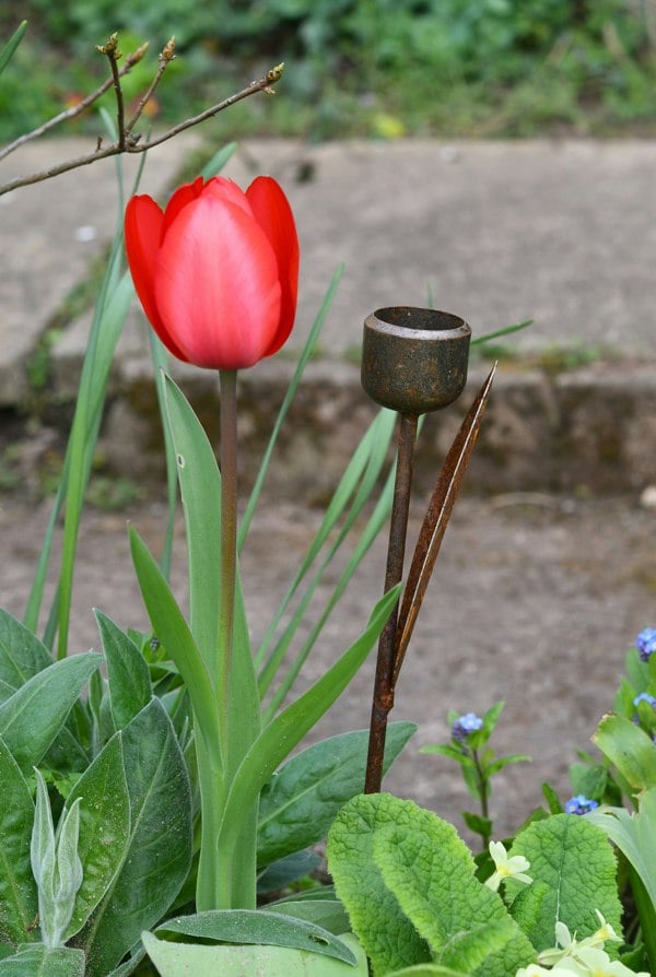 Savage Works Rusty Metal Tulip Garden Ornament