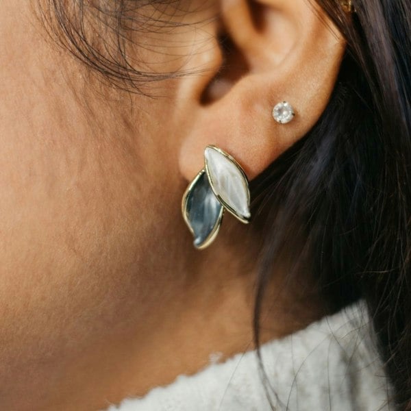 Grey White Leaf Stud