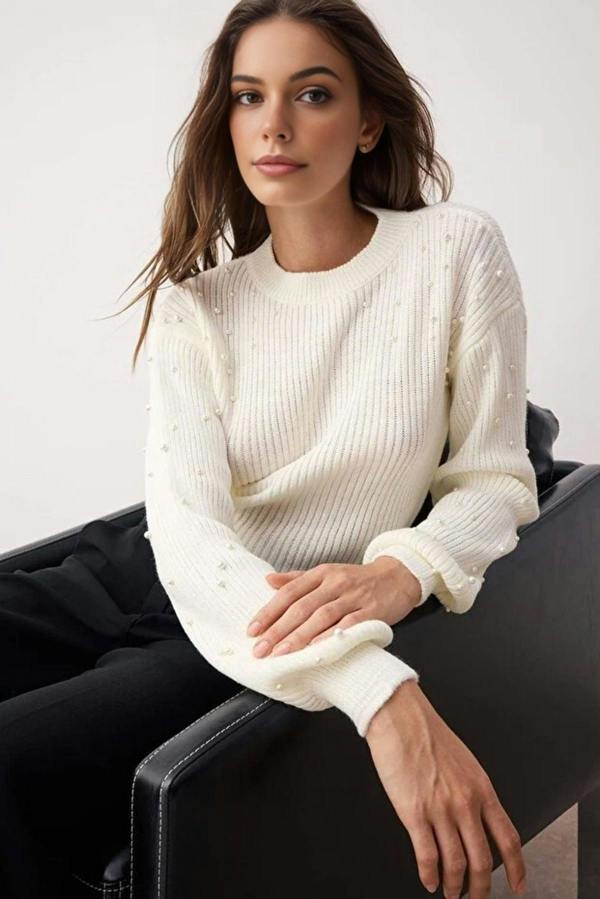 WOVCOR Crew Neck Knit Sweater with Pearl Details