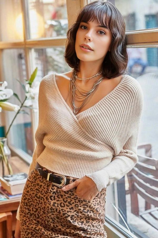Hoxton Gal Front and Back V-Neck Cropped Knit Sweater