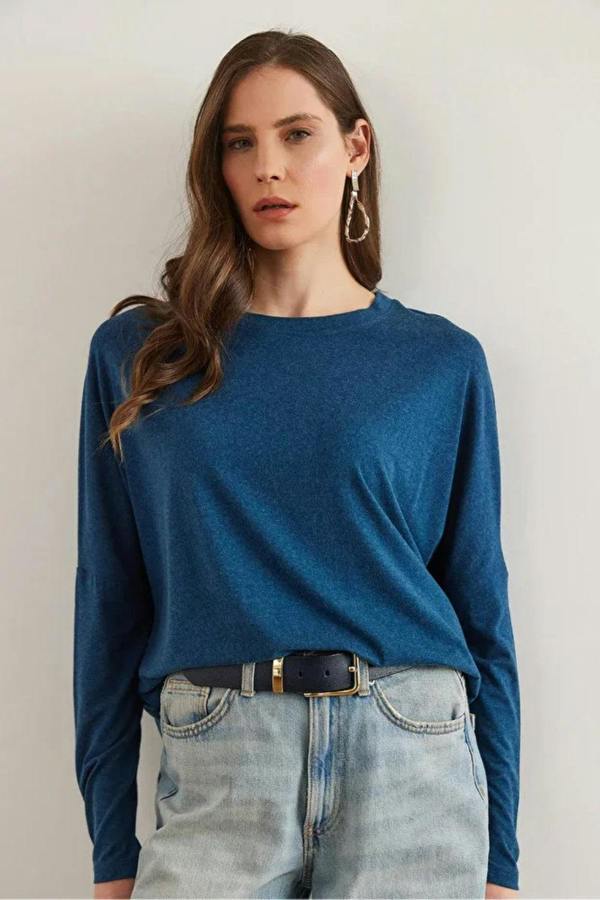 Hoxton Gal Crew Neck Batwing Wool Sweater