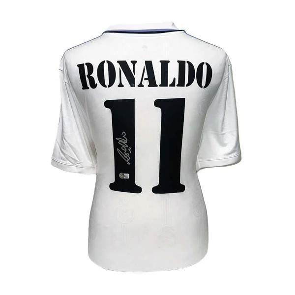 Unbranded Ronaldo Nazário signed Real Madrid home shirt — Unframed