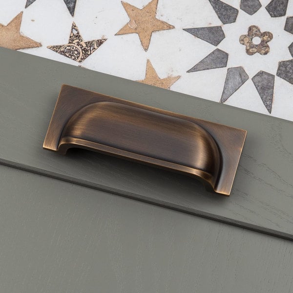 Handle & Home Antique Brass Round Knobs & Cup With Backplate