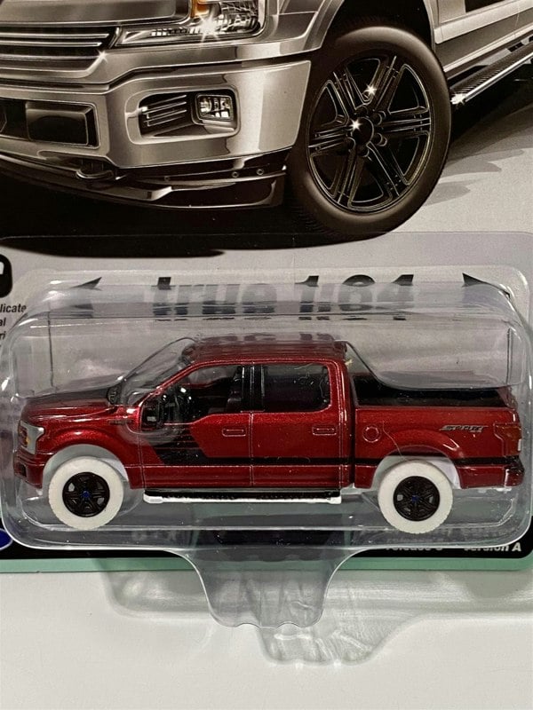 chase model 2019 ford f-150 xlt sport 1:64 scale auto world aw64282