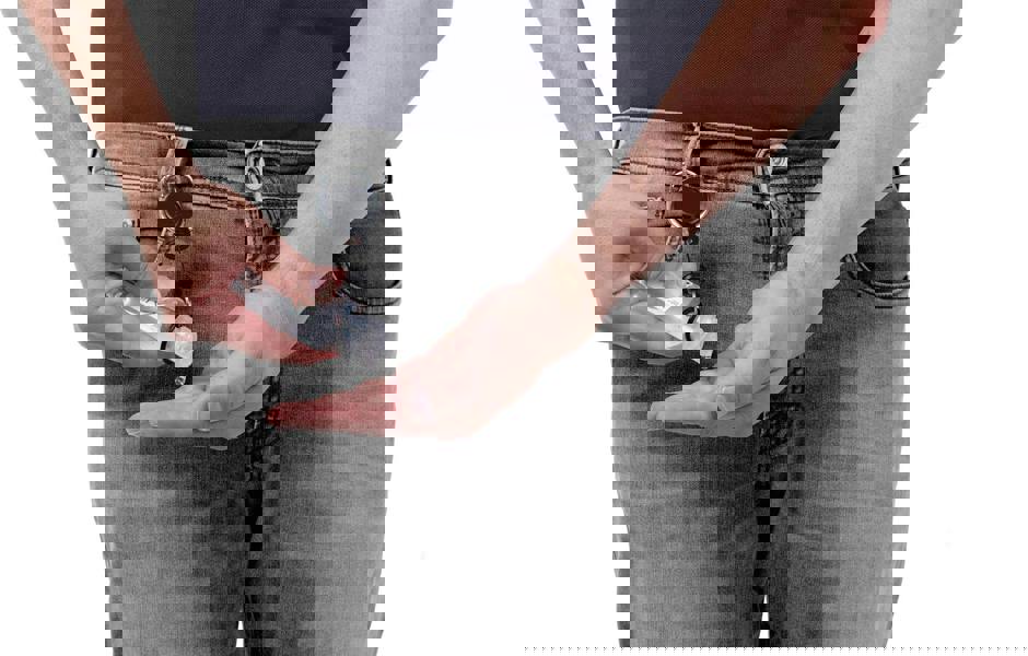 Durable Secure Magnetic Carabiner Badge Reel for Keys & Hand Sanitiser | Black