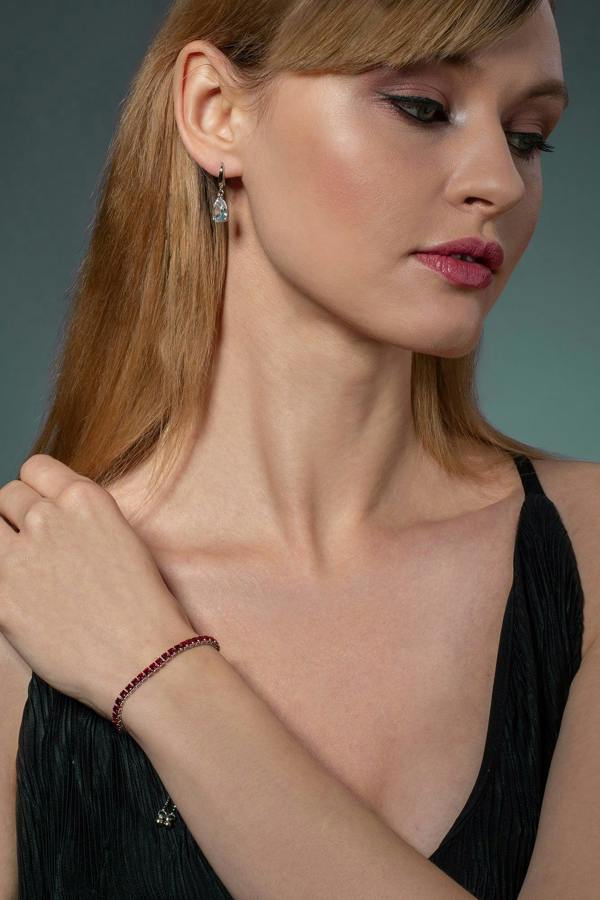 Adjustable Red Bracelet for Women - namana.london
