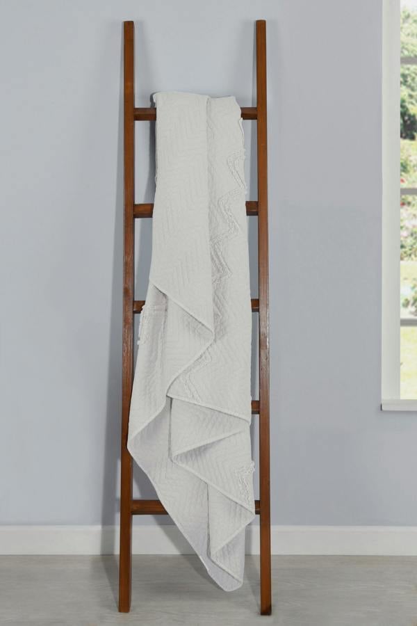 Smart Living Luxurious Zig-Zag Polyester Bedspread - Natural