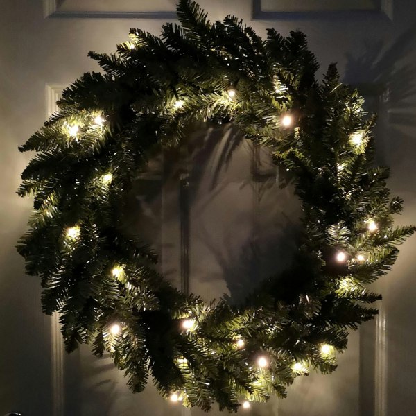 Samuel Alexander 60cm Plain Green Christmas Wreath with 50 Warm White LEDs and 160 Bullet Tips