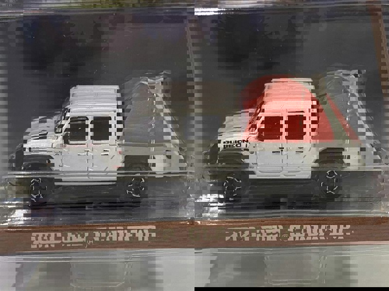 2020 jeep gladiator great outdoors series 1:64 greenlight 38010d