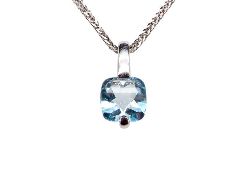 An aquamarine white gold pendant