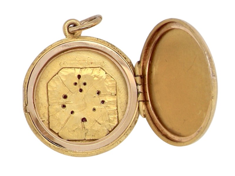 Vintage Tom An antique 15 carat gold locket