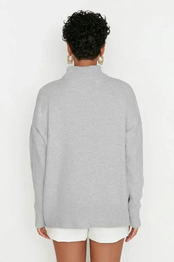 Hoxton Gal Relaxed Fit Soft-Texture Knit Sweater