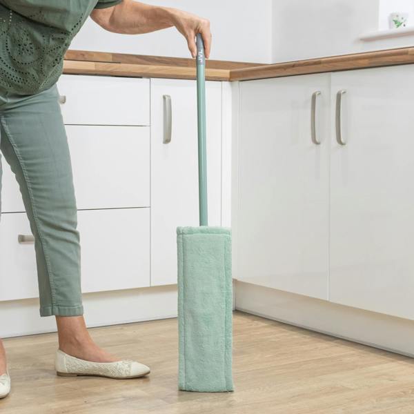 JVL Extended Microfibre Mop With 2 Replacement Heads - Green