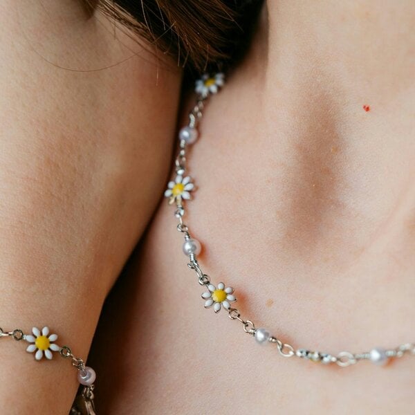 The Colourful Aura Colourful White Indie Boho Daisy Sun Flower Pearl Choker Floral Summer Necklace - Silver