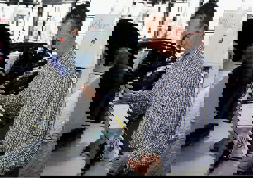 Durable SHERPA TABLE 10 Panel Display Panel Holder | 10 Panels | A4 Red & Black