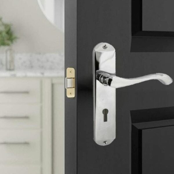 EDH Door Hardware Cadenza Victorian Scroll Door Handles Polished Chrome – Lever Latch, Bathroom Lock & 3 Lever Lock Sets
