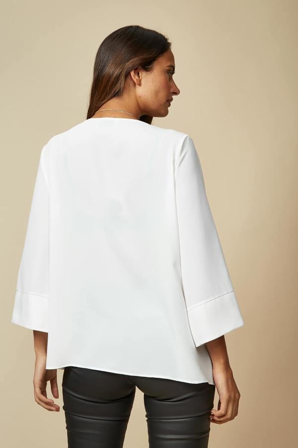 Hoxton Gal Layered Top With 3/4 Sleeves in White with Necklace