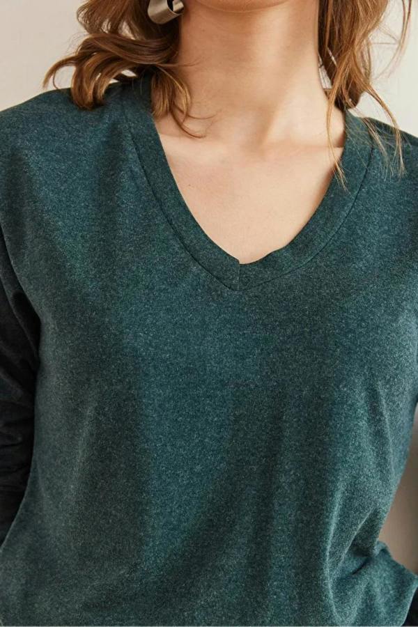 Hoxton Gal V-Neck Wool-Viscose Draped Sweater