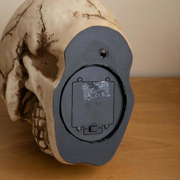 Samuel Alexander 21cm Battery Powered Light up Blinking Skull Halloween Decoration with LEDs