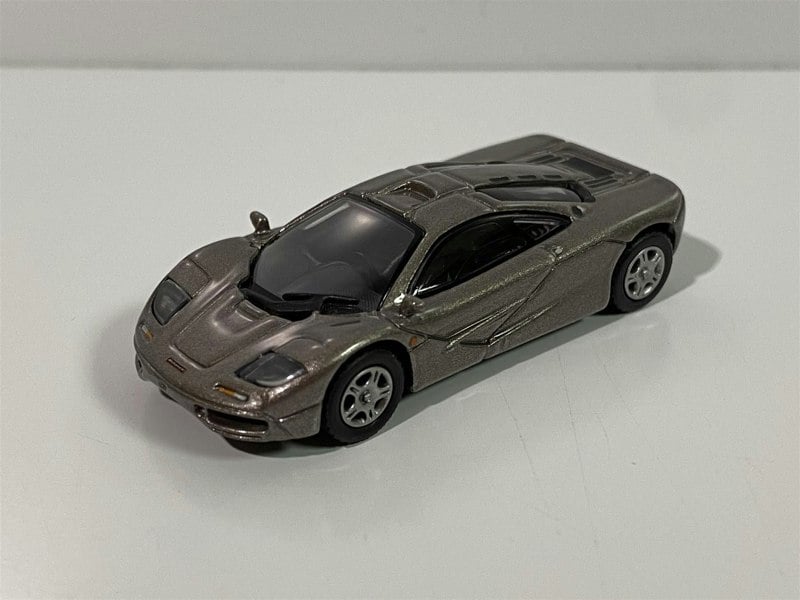 minichamps 870133824 mclaren f1 roadcar 1994 grey metallic 1:87 scale