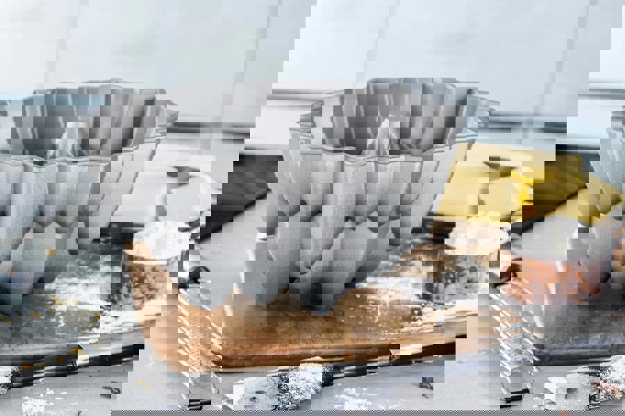 MasterClass Cast Aluminium Decorative Peak Cake Tin, 24cm