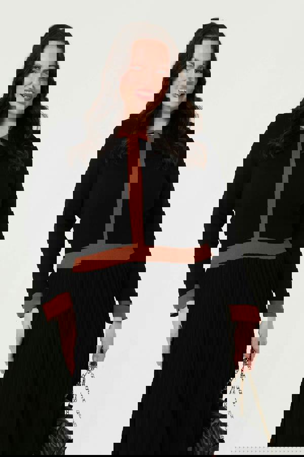 Black | Curve Border Print Pleated Knit Knee Length Dress