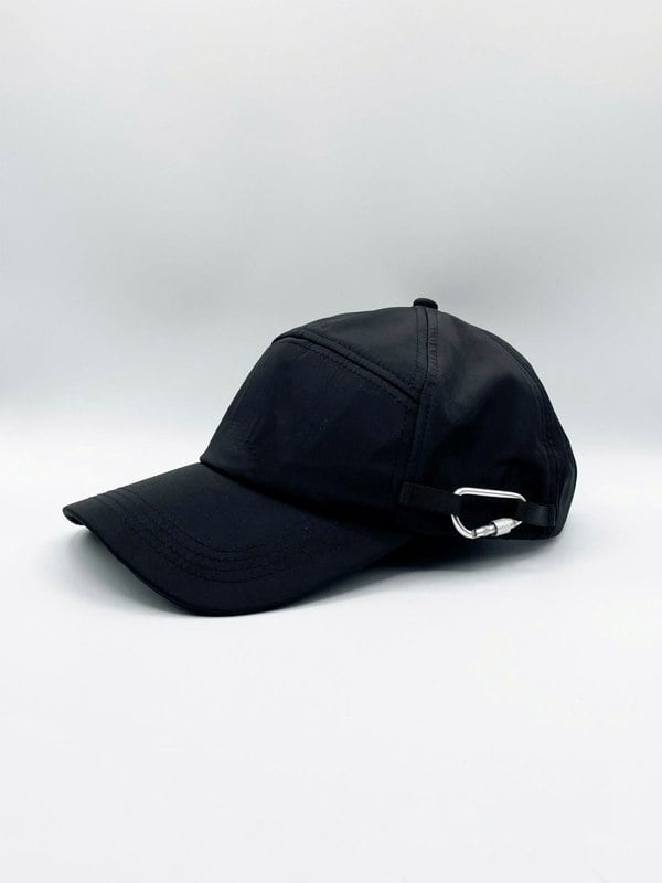 SVNX Knox 6 Panel Cap With Carabiner Detail in Black