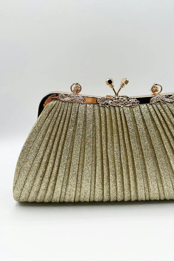 Glitter Metallic Fibre Clutch Bag in Gold - svnx