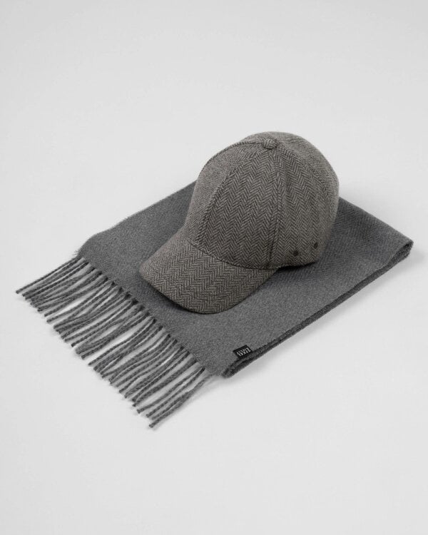 Steel & Jelly Barford – Grey Herringbone Cap and Scarf Set