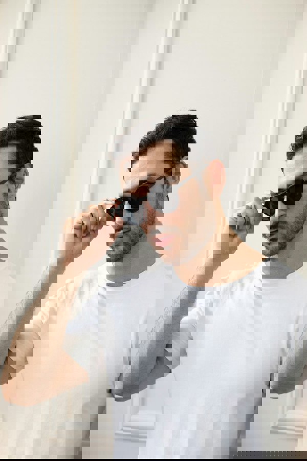 SVNX Classic Preppy Sunglasses With Key Hole Nosebridge