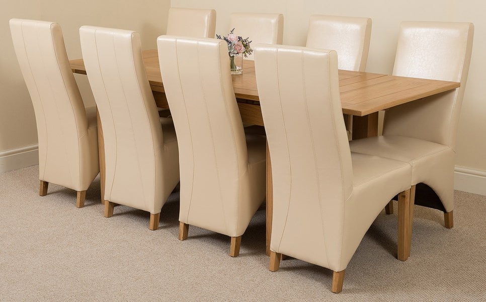 That's Furniture Richmond Medium Oak Extendable Dining Table with Lola Leather Chairs