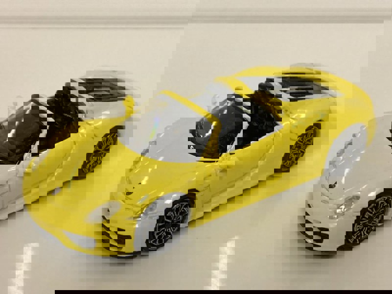 minichamps 870062131 porsche 918 spyder 2013 yellow 1:87 scale