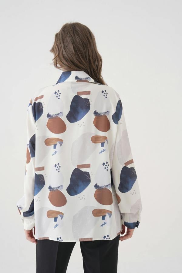 Hoxton Gal Oversized V-Neck Long Sleeves Brooch and Print Detail Blouse