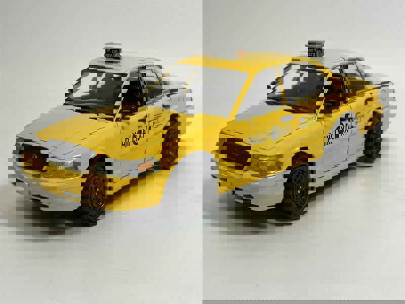 Greenlight CREED 1999 Ford Crown Victoria Philly Taxi 1:24 Scale 84173