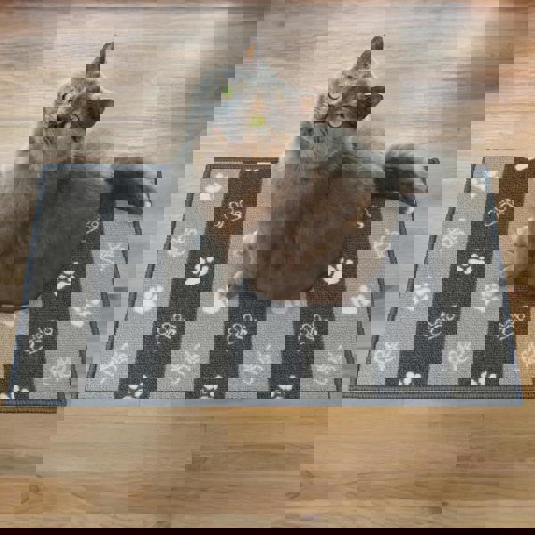 JVL Machine Washable Pet Mat 40×70 cm – Absorbent Indoor Dog & Cat Mat for Feeding Stations, Food Bowls & Entryways – Classic “Paw Prints” Design