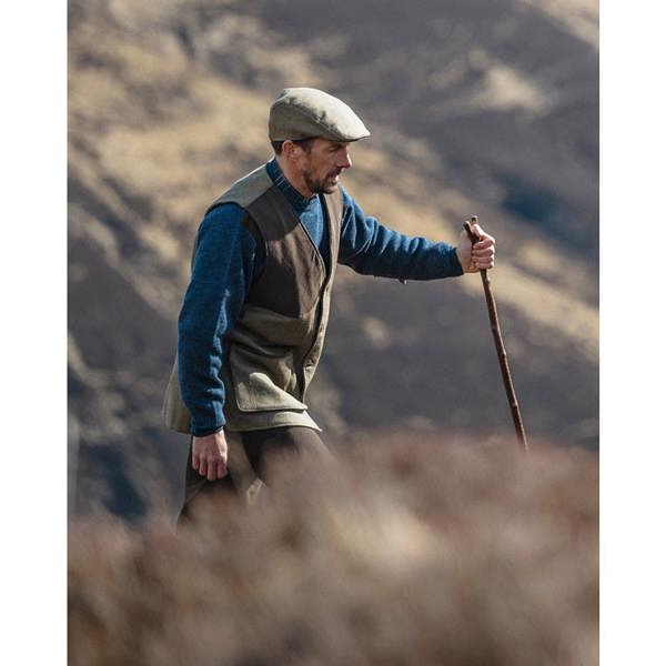 Man wearing Hoggs of Fife Melrose Pullover