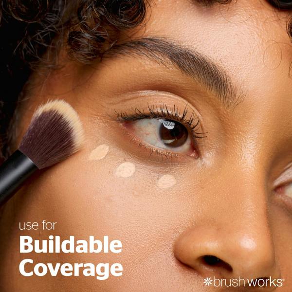 Brushworks No. 25 Brightening Concealer Brush