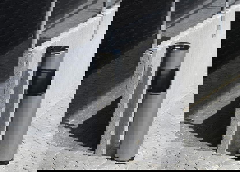 Durable Round Metal Waste Bin with Fire Extinguishing Ashtray | 17L | Silver