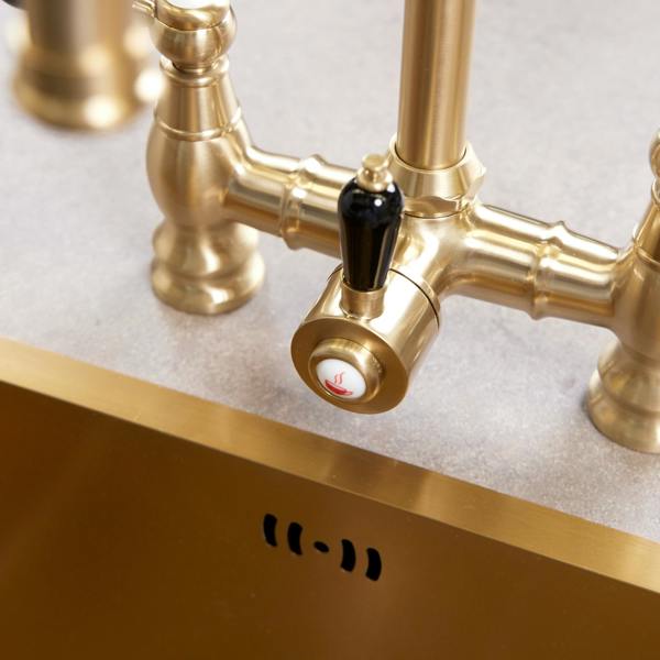 Flode klas | Traditional Bridge Style 3 in 1 Instant Boiling Tap | Black Ceramic Levers | Brushed Brass Finish