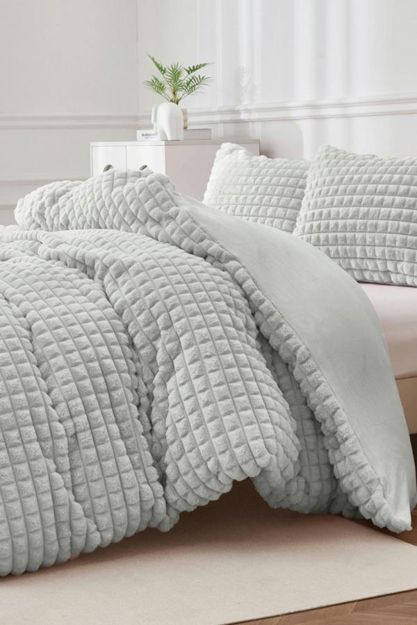 Ezysleep Super Soft Luxury Faux Fur Box Duvet