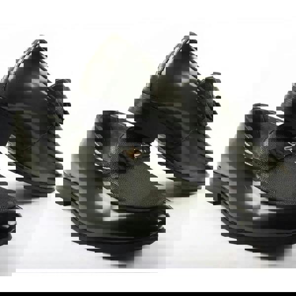 Dolcetto Men’s Textured Front Iconic Buckle Bow Loafers