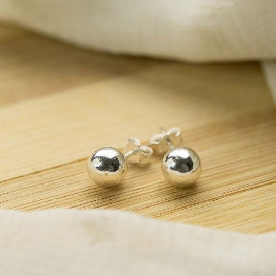 The Colourful Aura 6mm Pure Silver Solid Unisex Round Ball Dot Everyday Geometric Studs Earrings