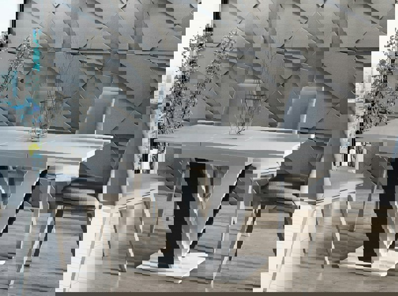 MASIV white and black gloss extending dining table 4-6 seater with V-shaped base.