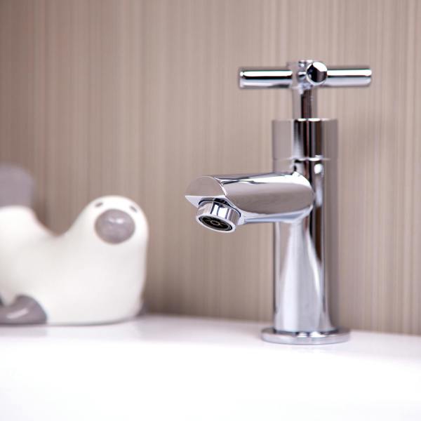 Flode Isak | Bath Pillar Taps | Chrome